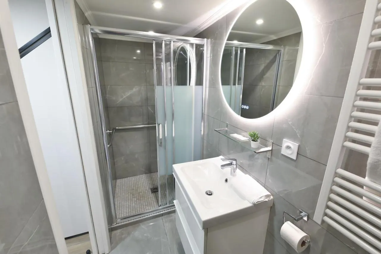 Bed and Breakfast New Modern Saint Germain Latin Quarter París 0*,  Francia